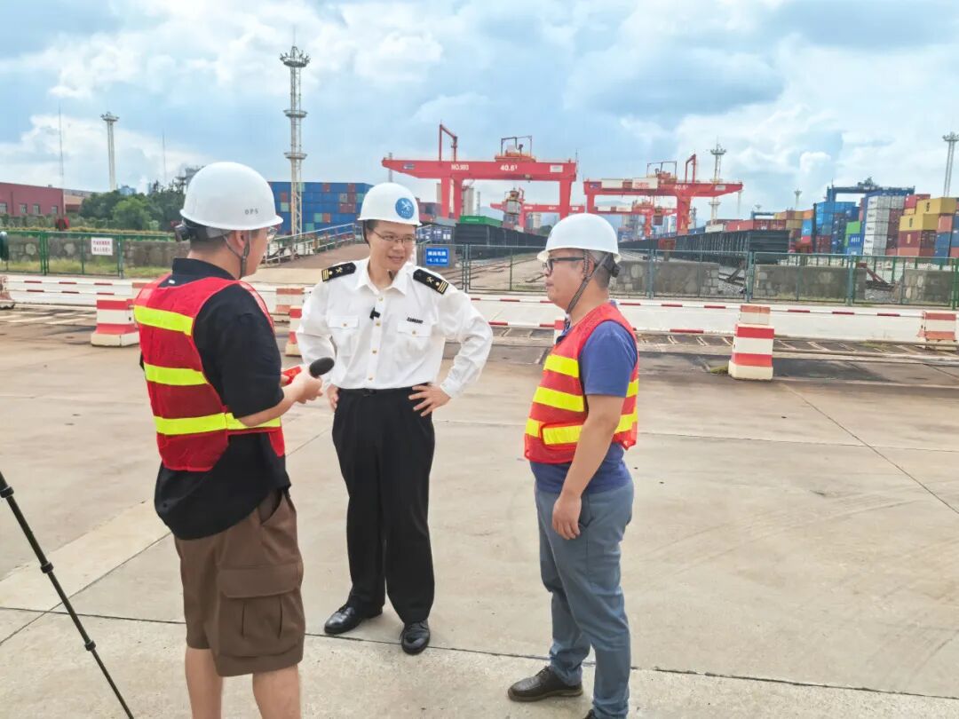 华迅 | 受邀与与宁波海关共同接受有关海铁联运的采访